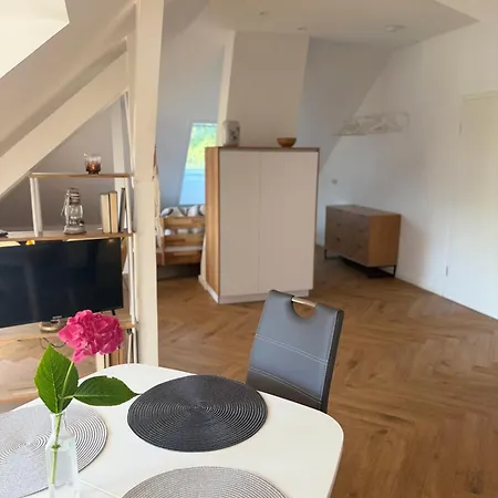 Moderne Grosszuegige Dachgeschosswohnung In An Den Ravensbergen 아파트 *