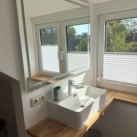 Moderne Grosszuegige Dachgeschosswohnung In An Den Ravensbergen 아파트 *