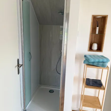 Moderne Grosszuegige Dachgeschosswohnung In An Den Ravensbergen 아파트