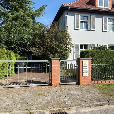 Moderne Grosszuegige Dachgeschosswohnung In An Den Ravensbergen 아파트