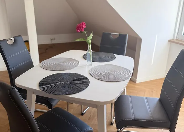 Moderne Großzügige Dachgeschosswohnung In An Den Ravensbergen Apartamento