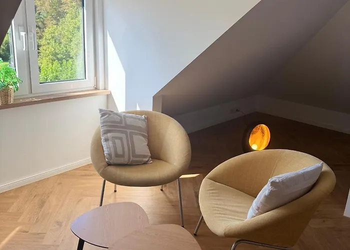 Moderne Großzügige Dachgeschosswohnung In An Den Ravensbergen *