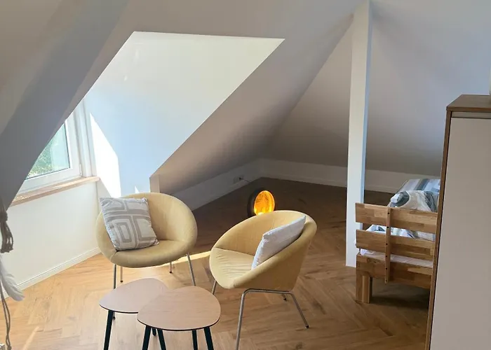 Moderne Großzügige Dachgeschosswohnung In An Den Ravensbergen