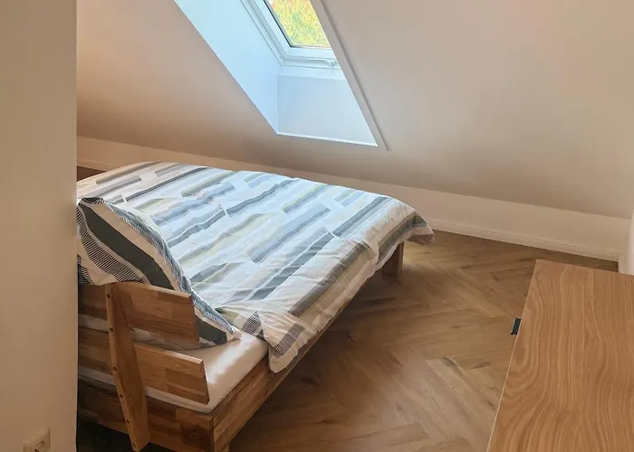 Moderne Großzügige Dachgeschosswohnung In An Den Ravensbergen