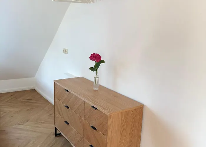 Moderne Großzügige Dachgeschosswohnung In An Den Ravensbergen