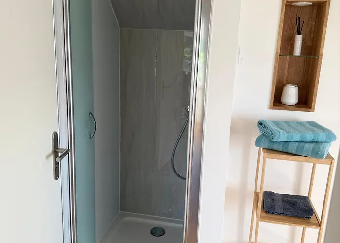 Moderne Großzügige Dachgeschosswohnung In An Den Ravensbergen Apartamento